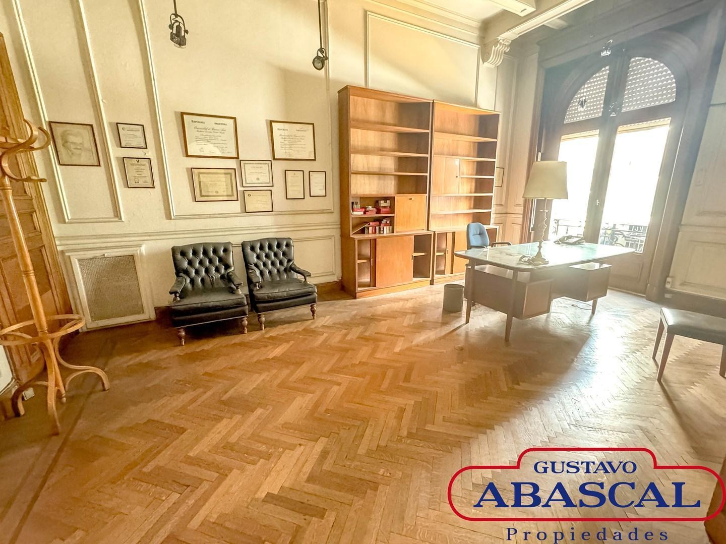 Espectatular Departamento en Venta en Recoleta! Piso entero de 4 dormitorios con terraza propia