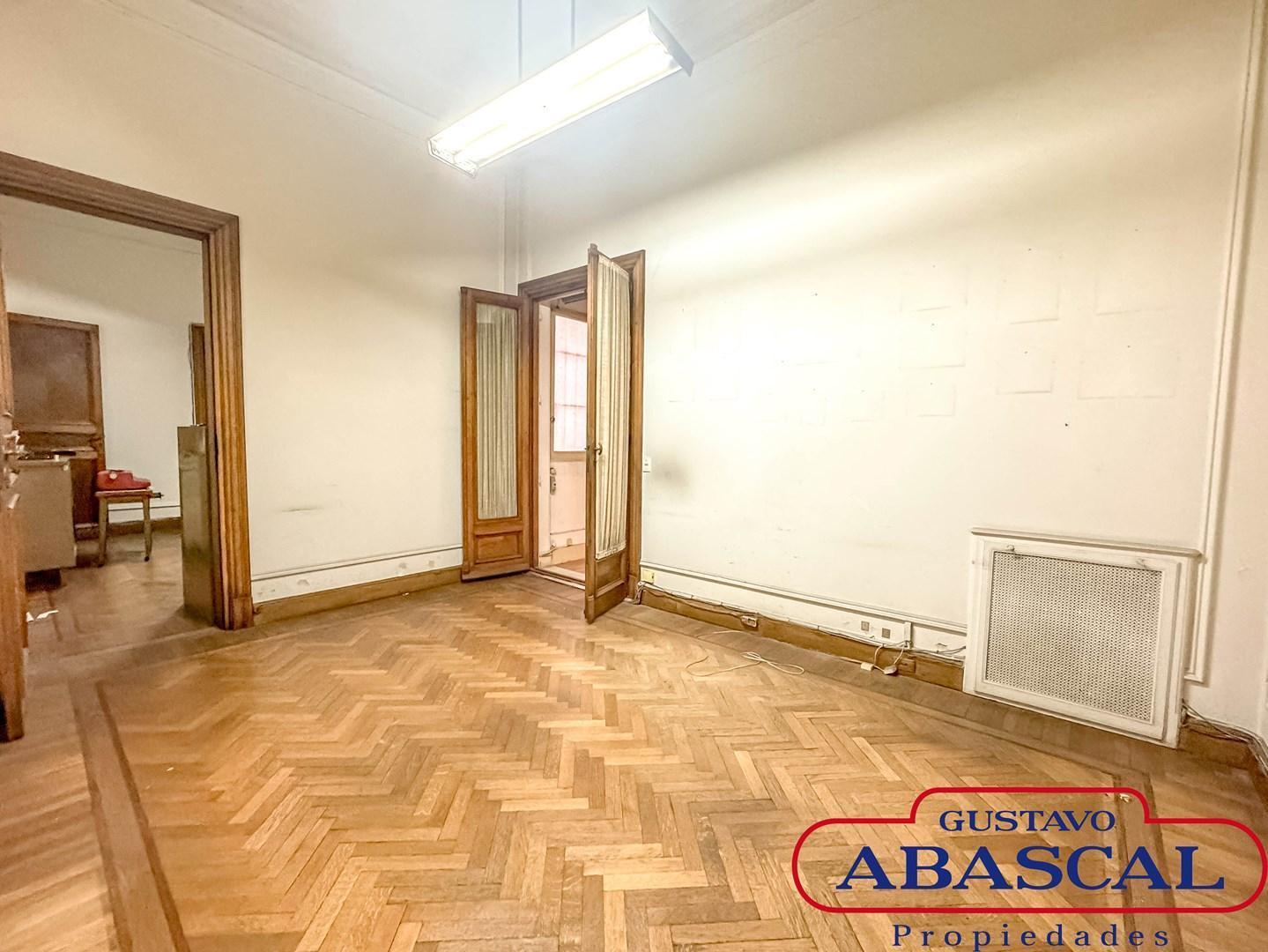 Espectatular Departamento en Venta en Recoleta! Piso entero de 4 dormitorios con terraza propia