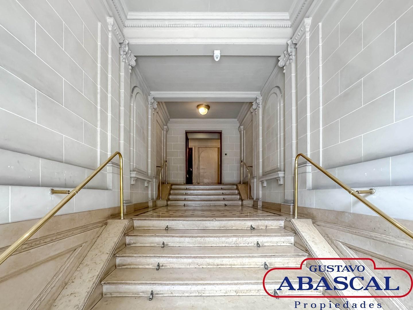Espectatular Departamento en Venta en Recoleta! Piso entero de 4 dormitorios con terraza propia