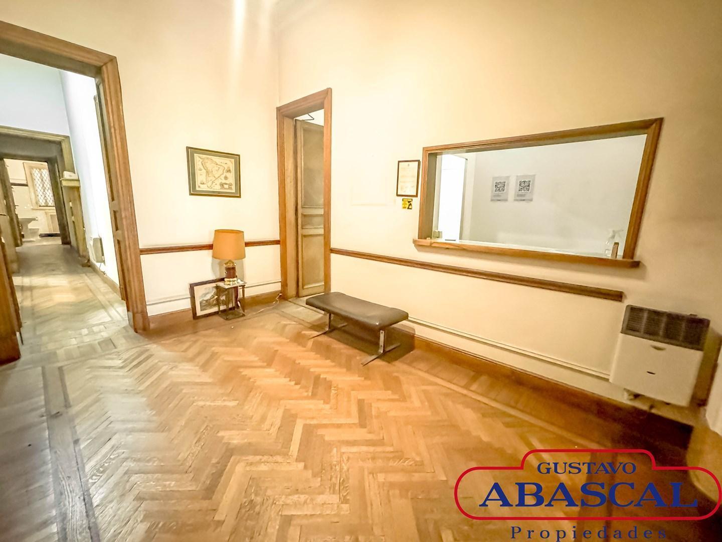 Espectatular Departamento en Venta en Recoleta! Piso entero de 4 dormitorios con terraza propia
