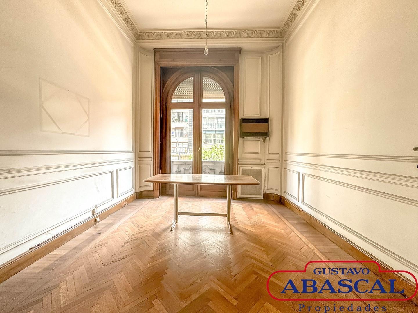 Espectatular Departamento en Venta en Recoleta! Piso entero de 4 dormitorios con terraza propia