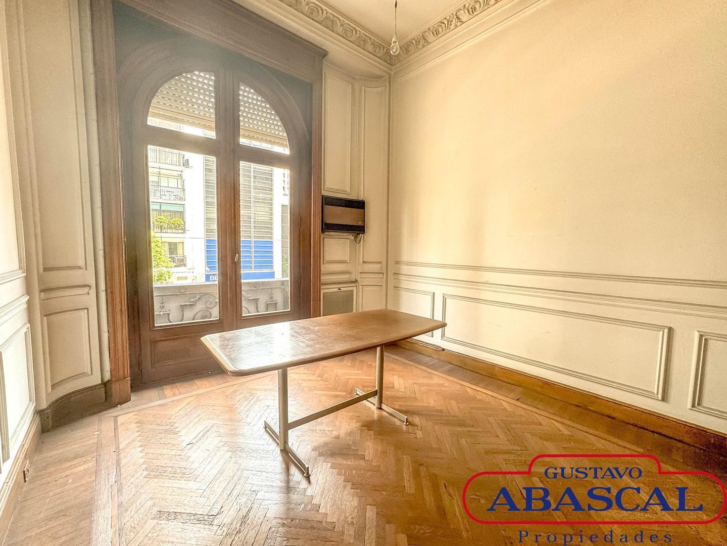 Espectatular Departamento en Venta en Recoleta! Piso entero de 4 dormitorios con terraza propia