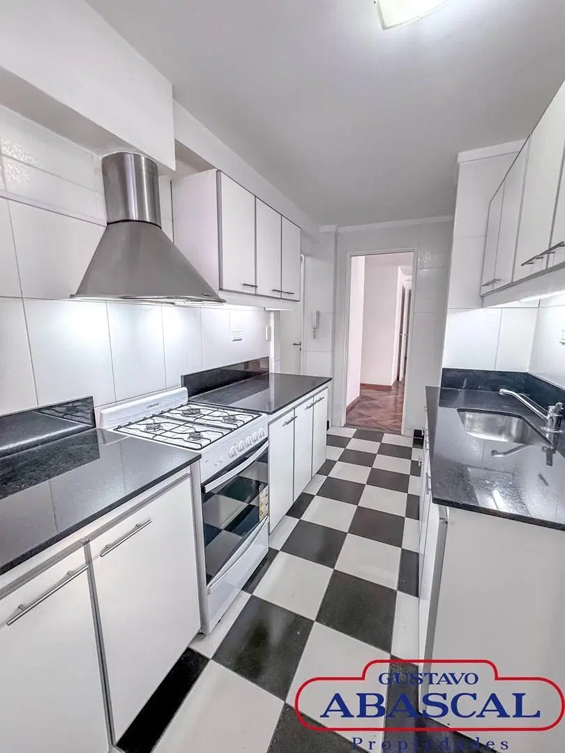 Departamento de 3 dormitorios con cochera y terraza propia en venta en Belgrano! 2