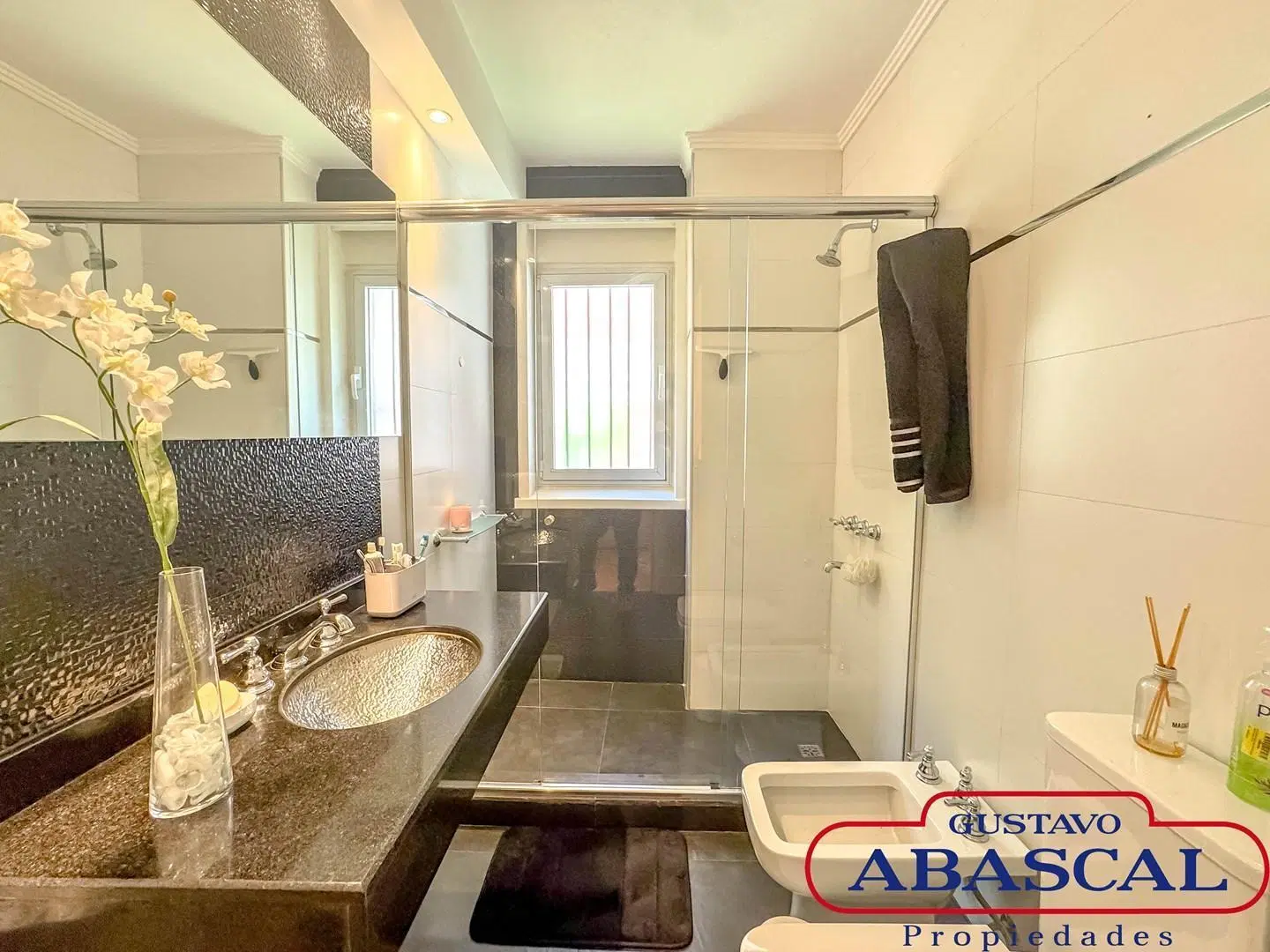 Espectacular semipiso 4 ambientes en Torre Doubourgh con cochera en venta! V. del Pino 1700 3
