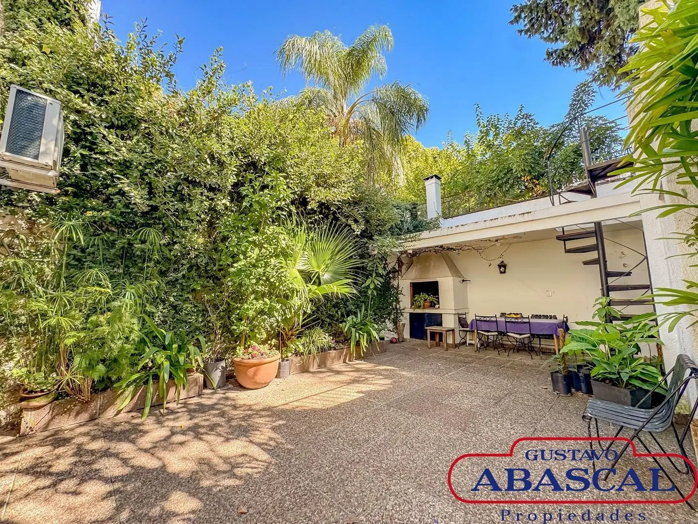 OPORTUNIDAD Casa en Venta en Belgrano con Jardin y cochera! 2