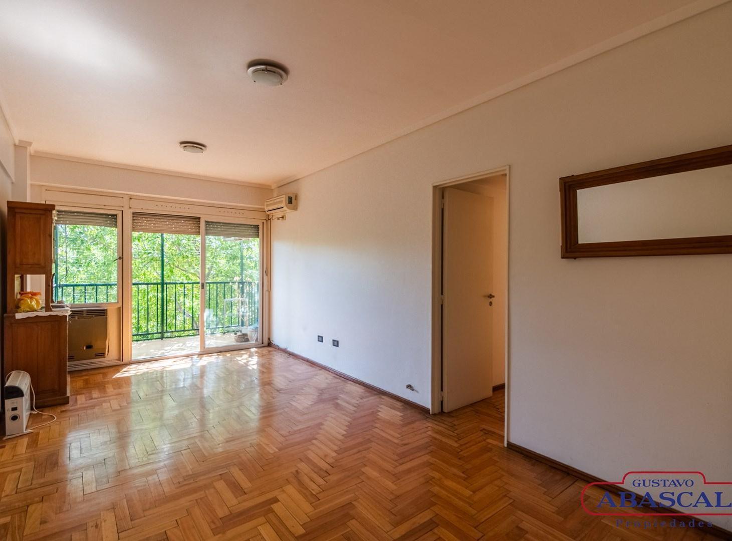Luminoso Departamento 4 Ambientes con Cochera FIJA en Venta en Saavedra