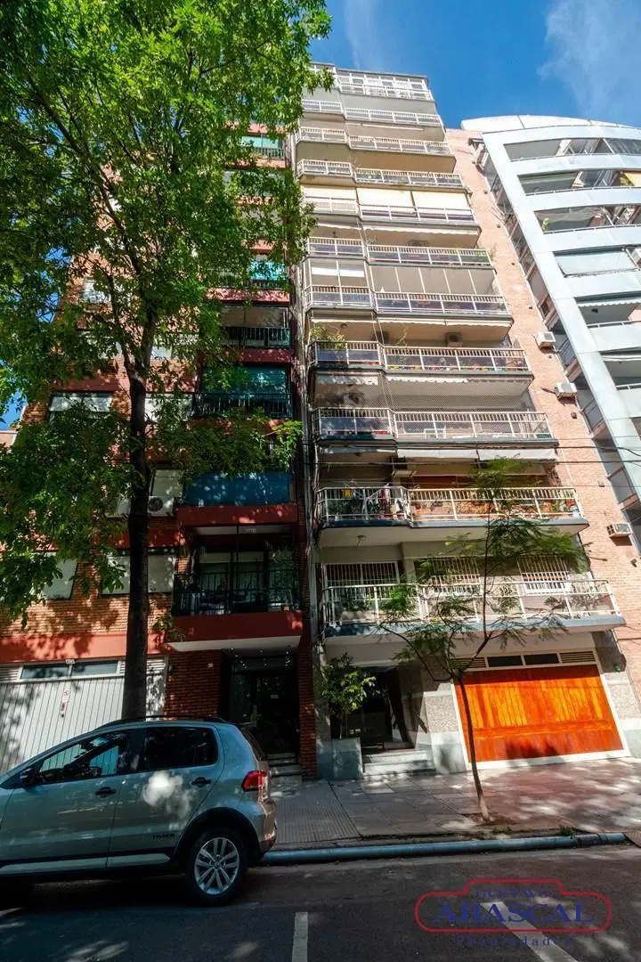 Luminoso Departamento 4 Ambientes con Cochera FIJA en Venta en Saavedra 4