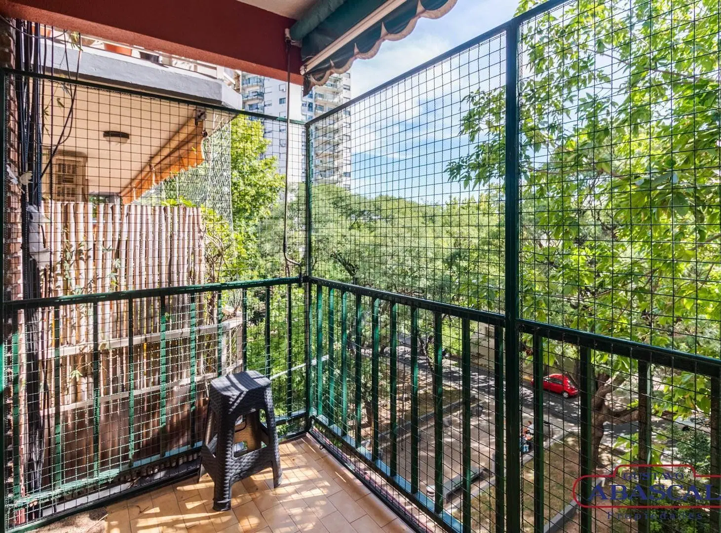 Luminoso Departamento 4 Ambientes con Cochera FIJA en Venta en Saavedra 3