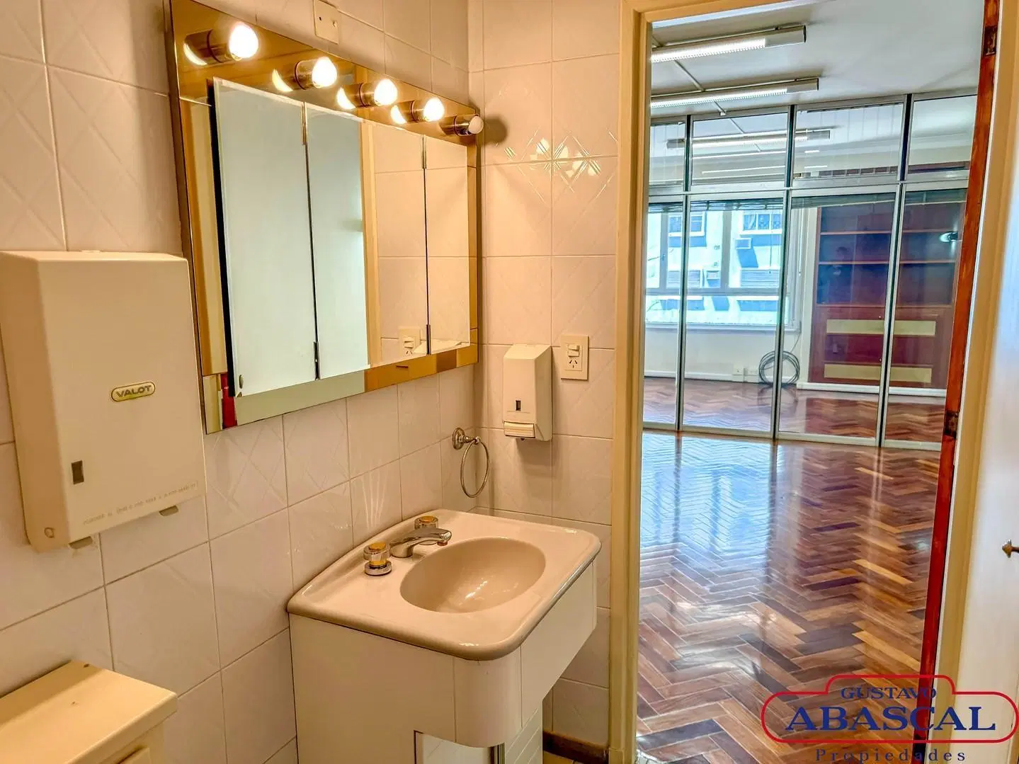 OPORTUNIDAD Departamento Reciclado Apto Profesional y Alquiler temporario en el centro en venta! 4