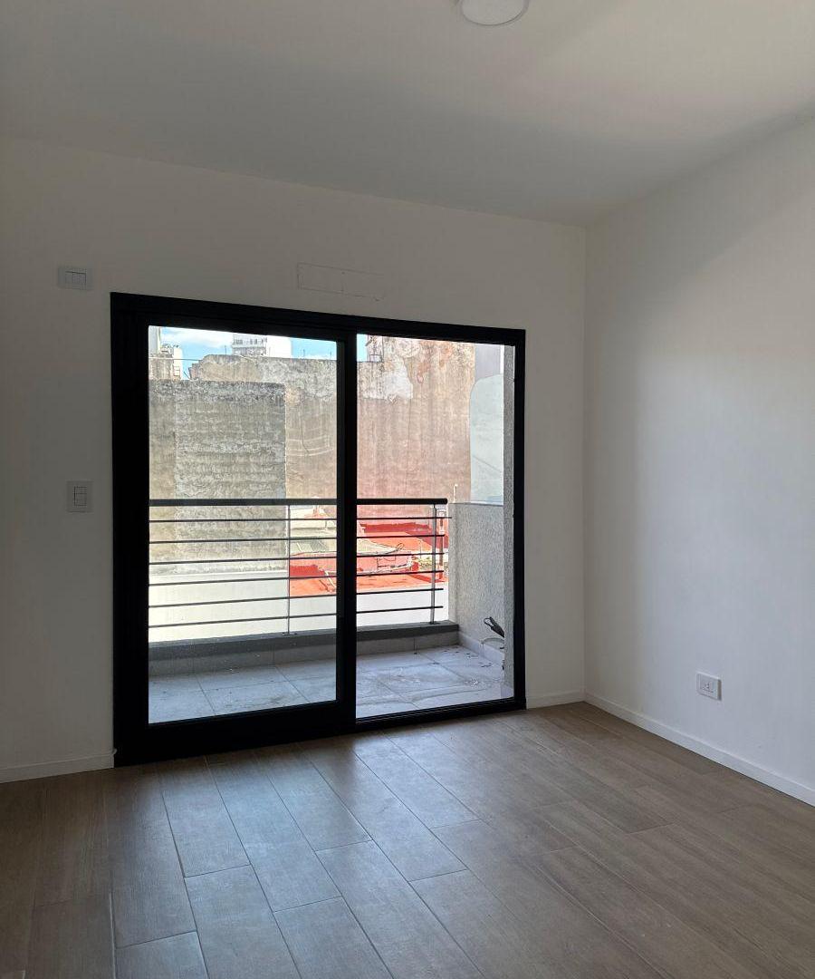 Venta 2 ambientes Muy Amplio a Estrenar. Roseti 700. Chacarita