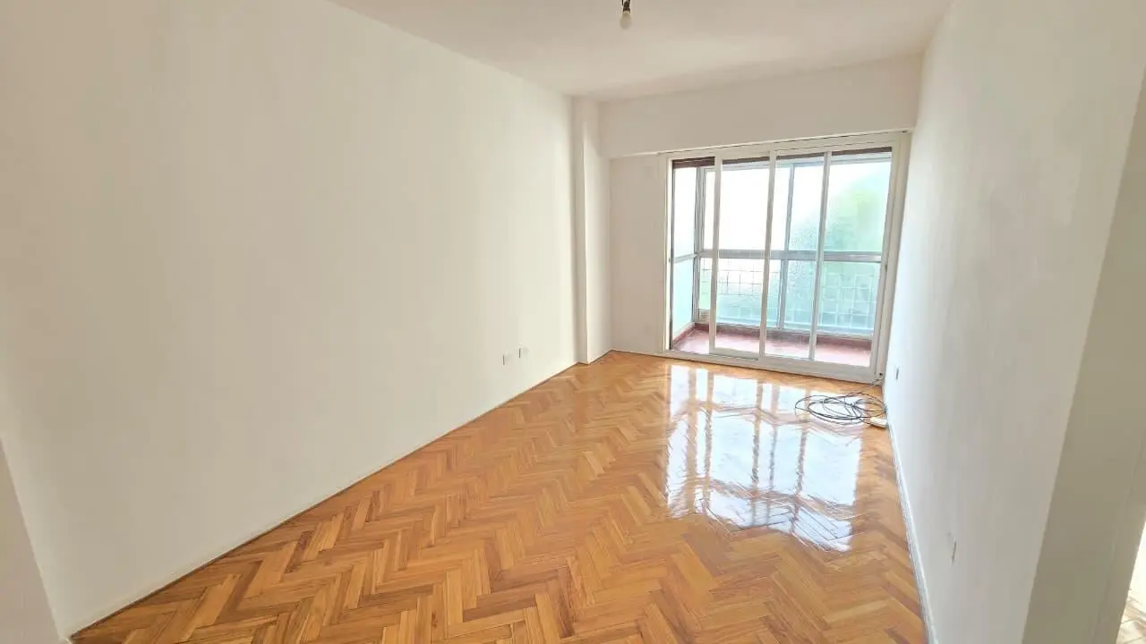 Departamento de 2 ambientes con Balcón en Alquiler en Flores 4