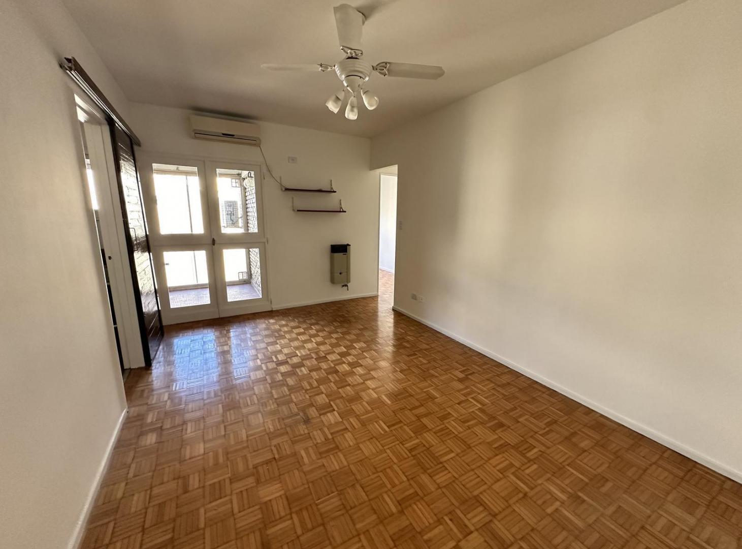Foto de Departamento de 2 ambientes con balcón en Alquiler en Parque Rivadavia, imagen 1