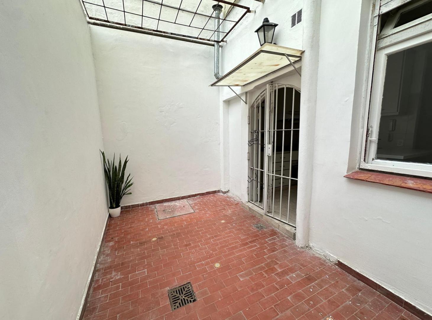 Foto de Departamento PH 2 Ambientes con patio sin expensas en Alquiler en, imagen 2