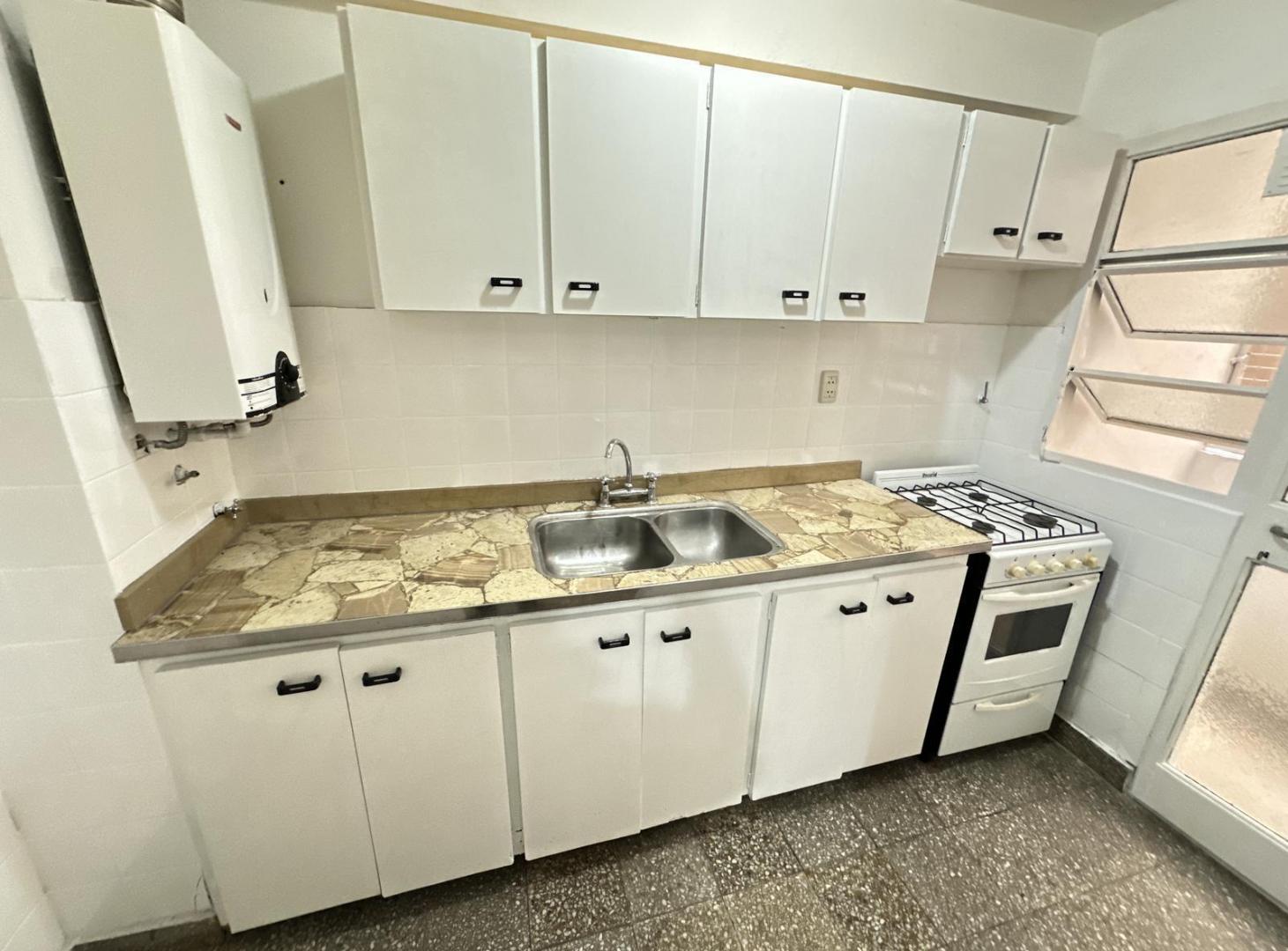 Foto de Yatay al 0 Departamento de 2 ambientes con balcón interno en Alquiler, imagen 2