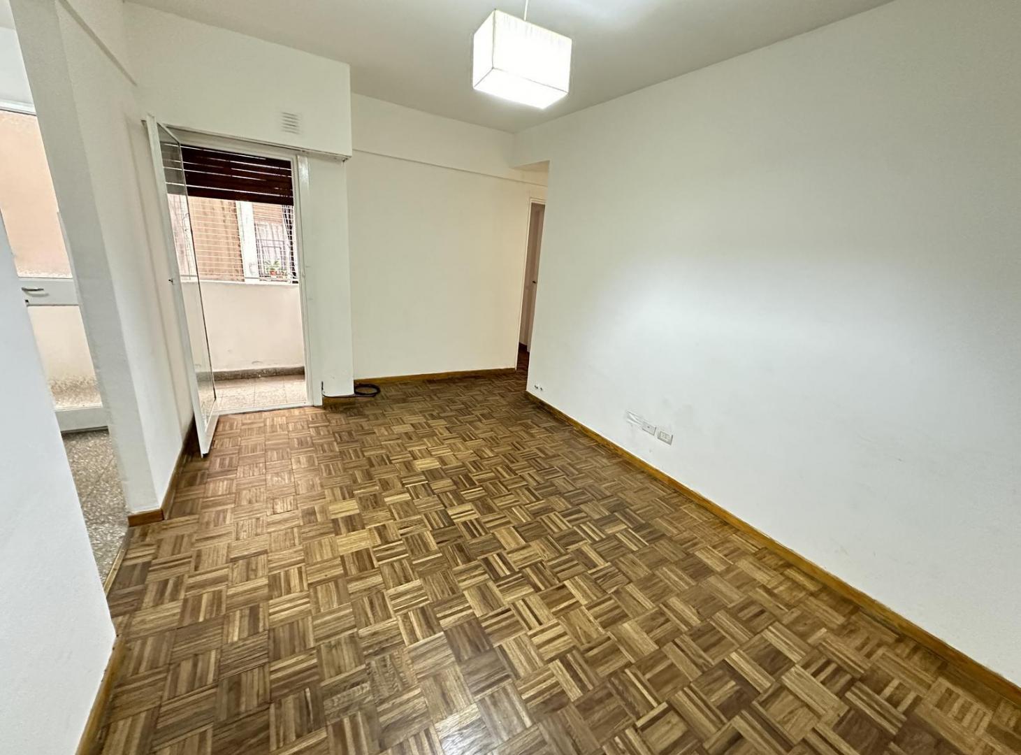 Foto de Yatay al 0 Departamento de 2 ambientes con balcón interno en Alquiler, imagen 1