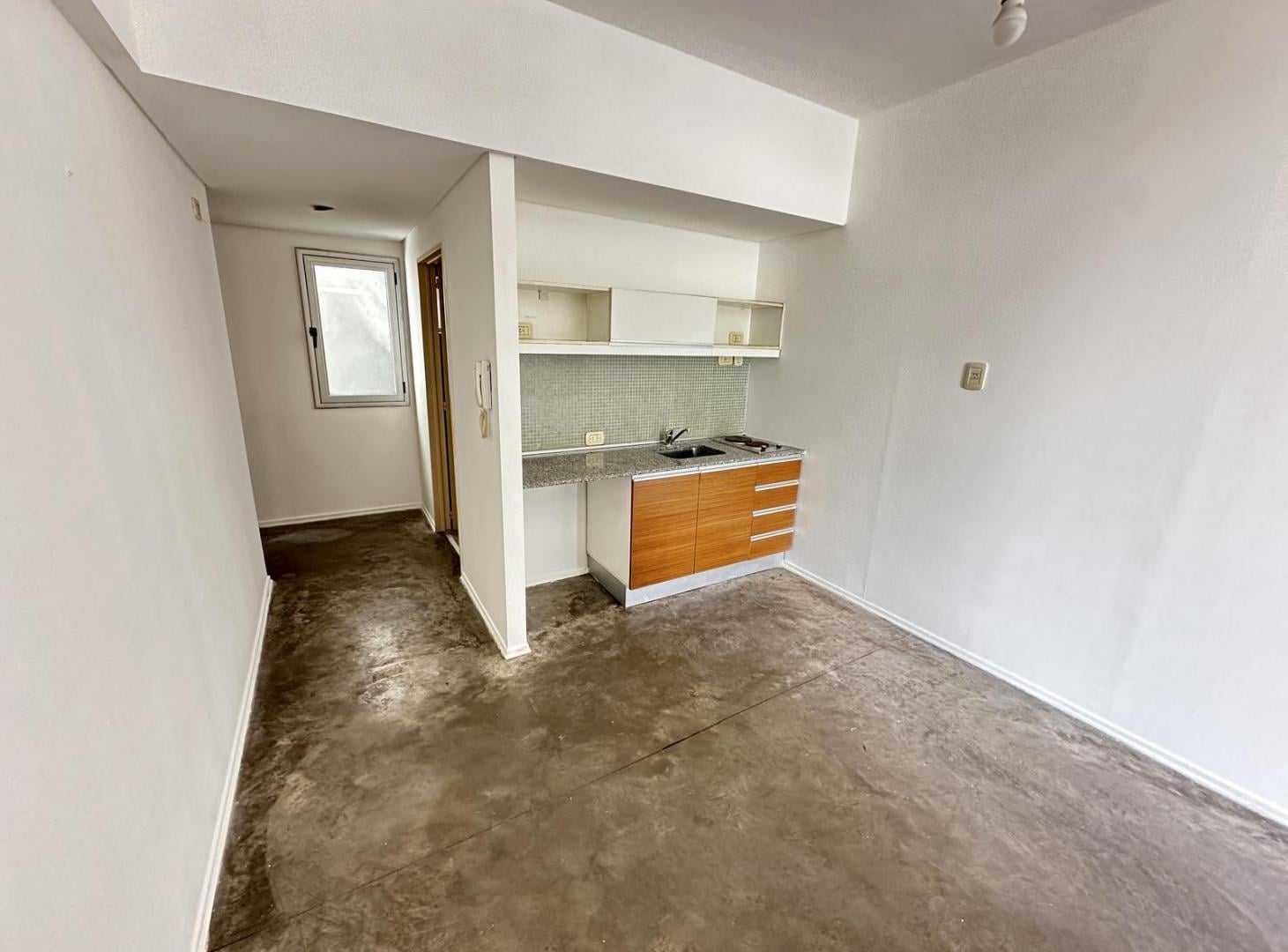 Foto de Departamento 1 Ambiente con balcón al frente en Alquiler en Caballito, imagen 2