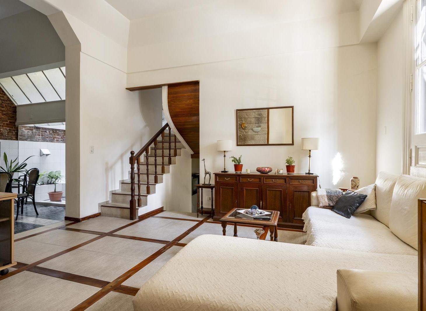 Foto de PH 5 ambientes con patio/jardín de invierno en Venta en Almagro, imagen 1