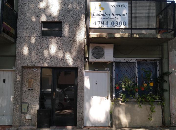 Excel Depto  de 2 amb, al frente, muy lum con balcon . 3