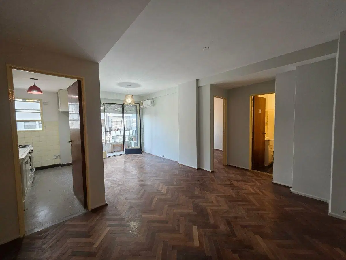 En Alquiler Departamento 2 Ambientes con Balcón | Piso Alto | Excelente Ubicación sobre Av. Maipú 3