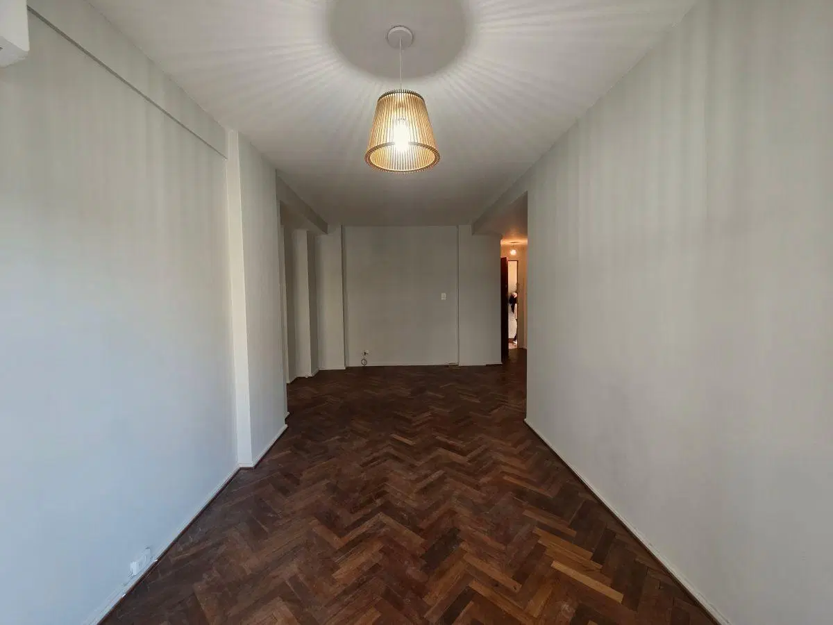 En Alquiler Departamento 2 Ambientes con Balcón | Piso Alto | Excelente Ubicación sobre Av. Maipú 4