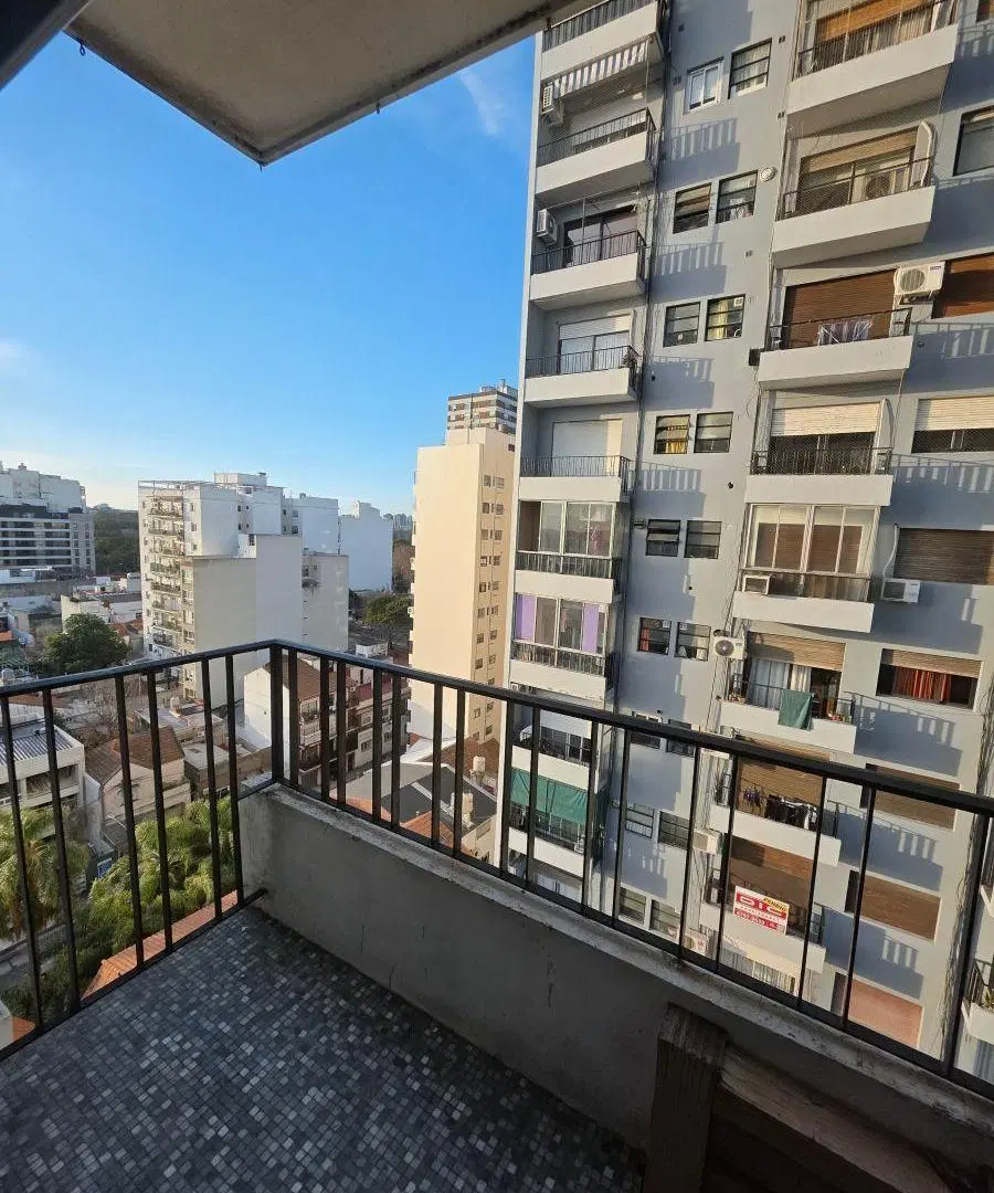 En Alquiler Departamento 2 Ambientes con Balcón | Piso Alto | Excelente Ubicación sobre Av. Maipú 2