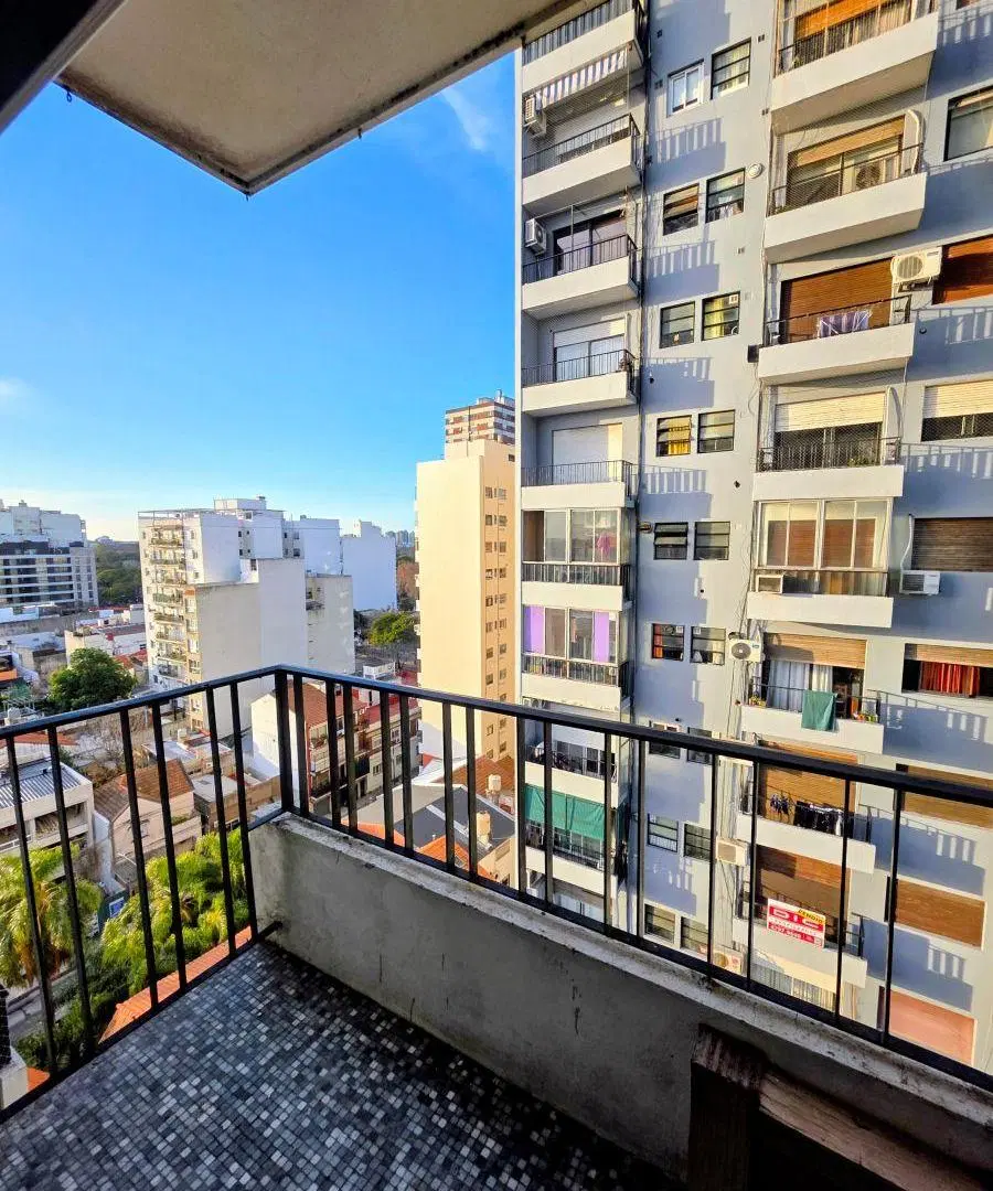 En Alquiler Departamento 2 Ambientes con Balcón | Piso Alto | Excelente Ubicación sobre Av. Maipú 5