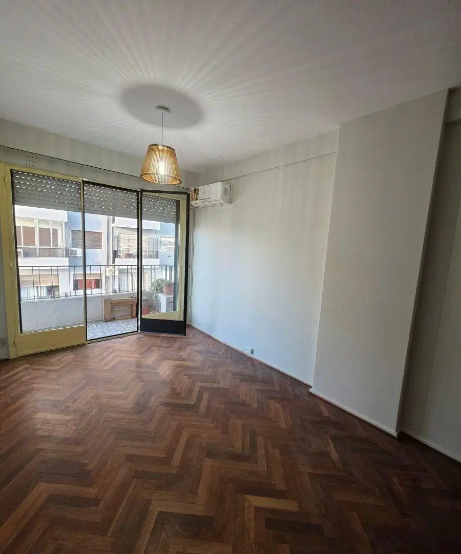 En Alquiler Departamento 2 Ambientes con Balcón | Piso Alto | Excelente Ubicación sobre Av. Maipú 1