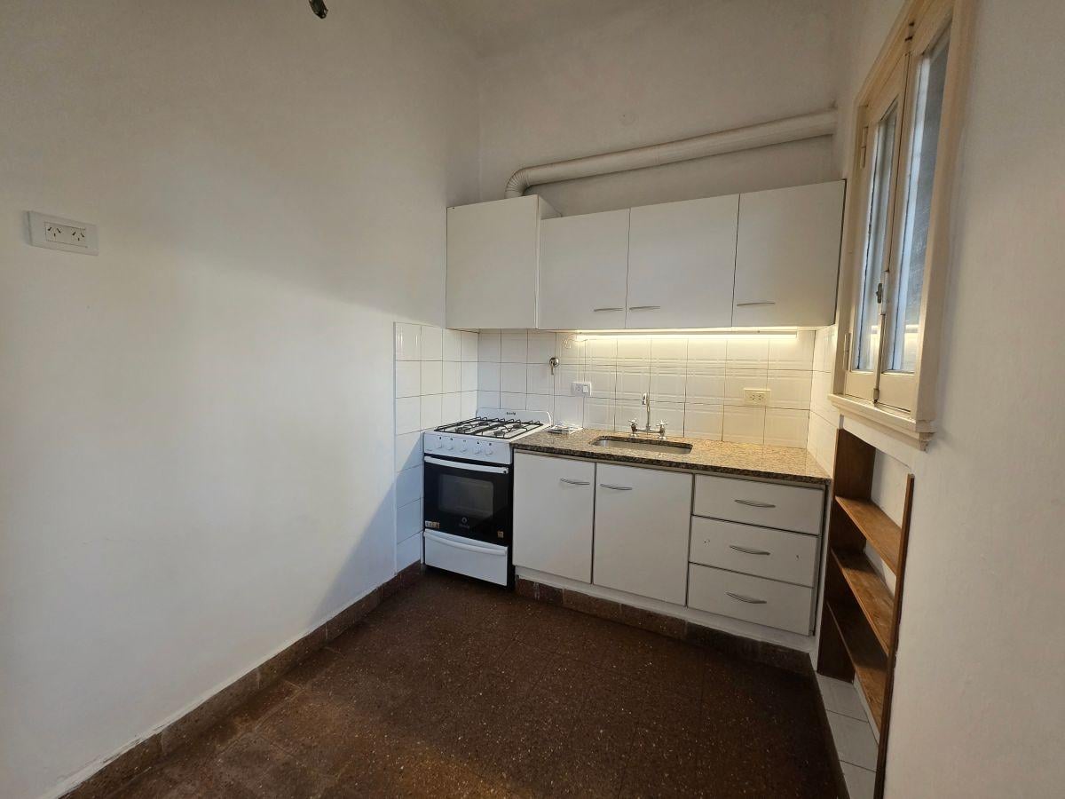 Foto de En Alquiler PH 2 Ambientes con Patio | A metros de Av. Maipú, imagen 3