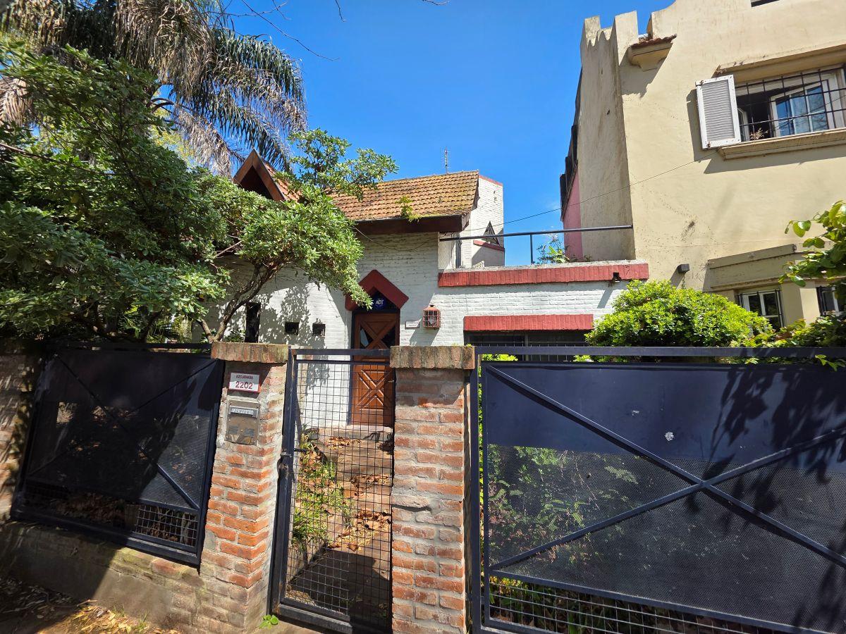 Foto de Casa de Diseño Frente a Quinta Presidencial | Lote Propio | Garage 2, imagen 4