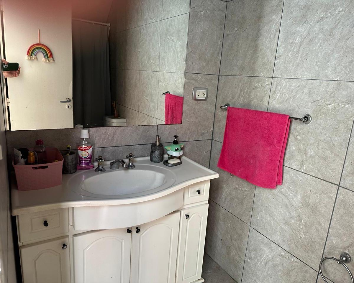 Venta de Casa de 5 Dorm. 4