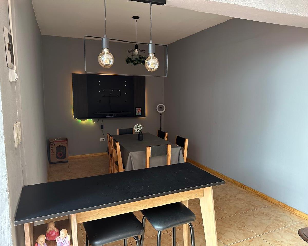 Venta de Casa de 5 Dorm. 2