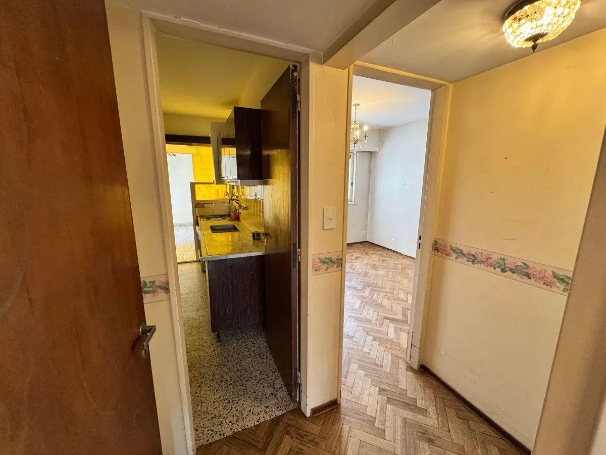 UNICO! Venta de Departamento de 3 Ambientes con Dependencia y Cochera cubierta y Baulera en Belgrano 8