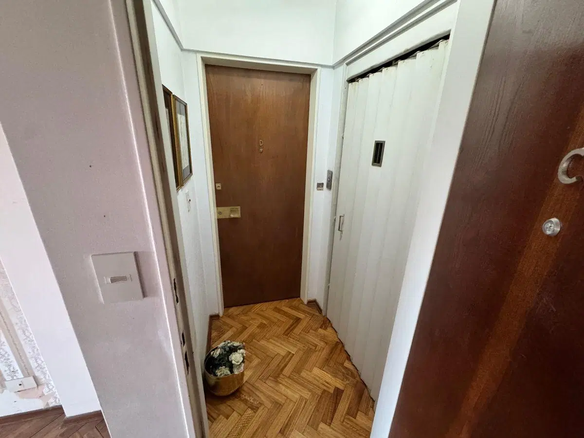 UNICO! Venta de Departamento de 3 Ambientes con Dependencia y Cochera cubierta y Baulera en Belgrano 5