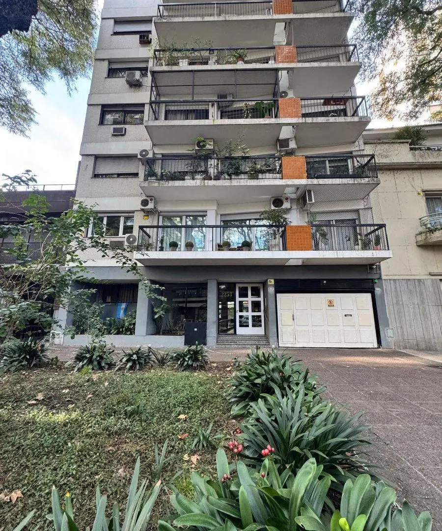 UNICO! Venta de Departamento de 3 Ambientes con Dependencia y Cochera cubierta y Baulera en Belgrano 4