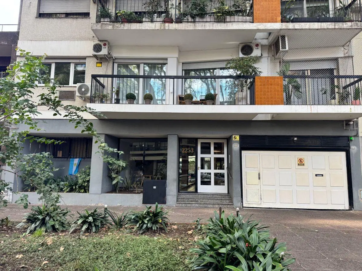 UNICO! Venta de Departamento de 3 Ambientes con Dependencia y Cochera cubierta y Baulera en Belgrano 2