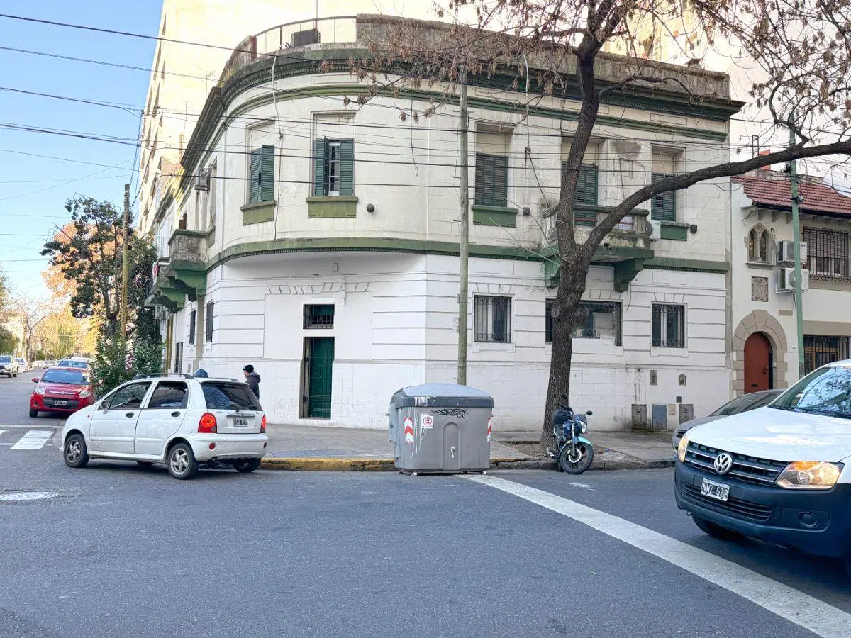 Venta/alquiler Local Comercial en Esquina 230 m² en La Boca 8
