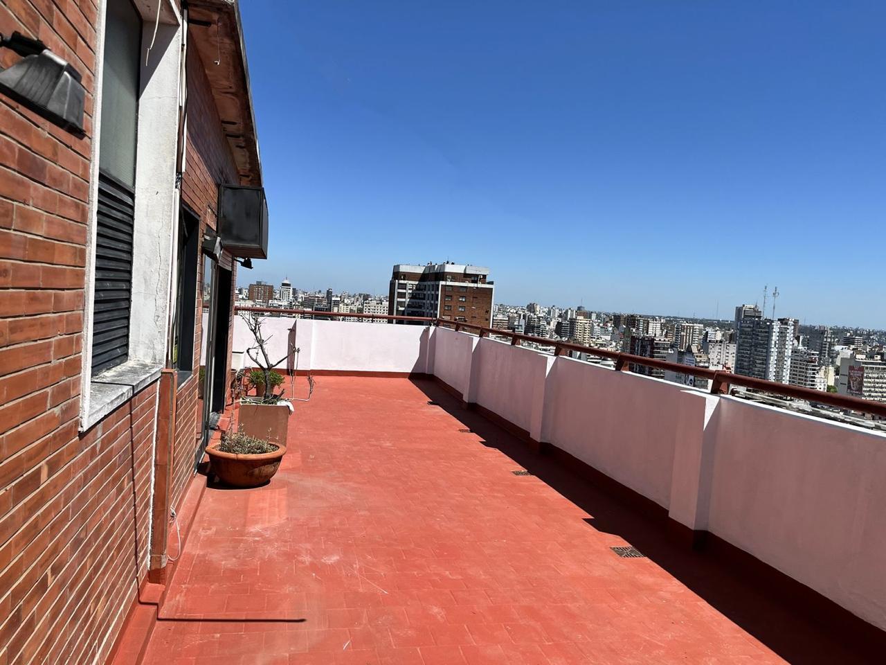 Foto de Dúplex a refaccionar con cochera fija y baulera., imagen 2