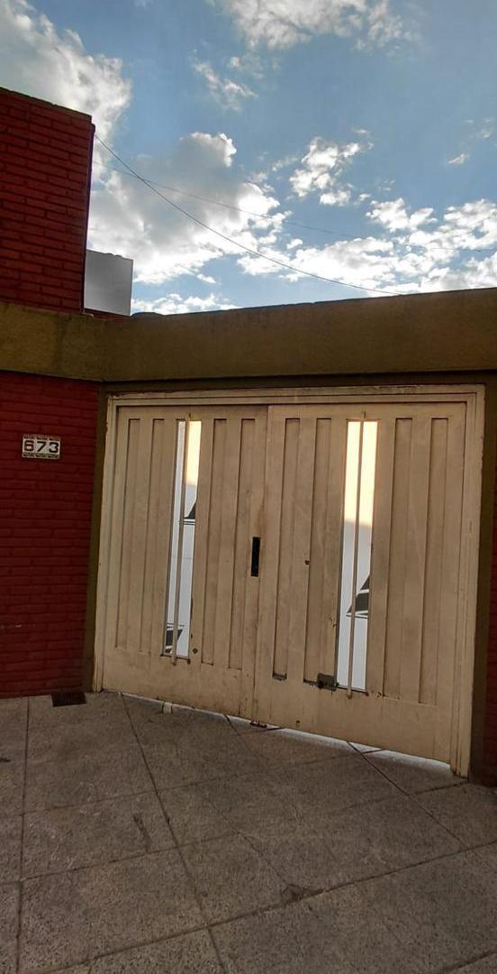 Foto de Excelente casa con jardín en Liniers, imagen 3