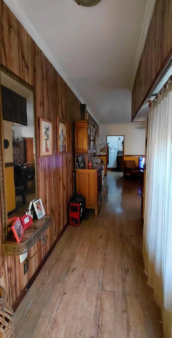 Foto de Excelente casa con jardín en Liniers, imagen 2