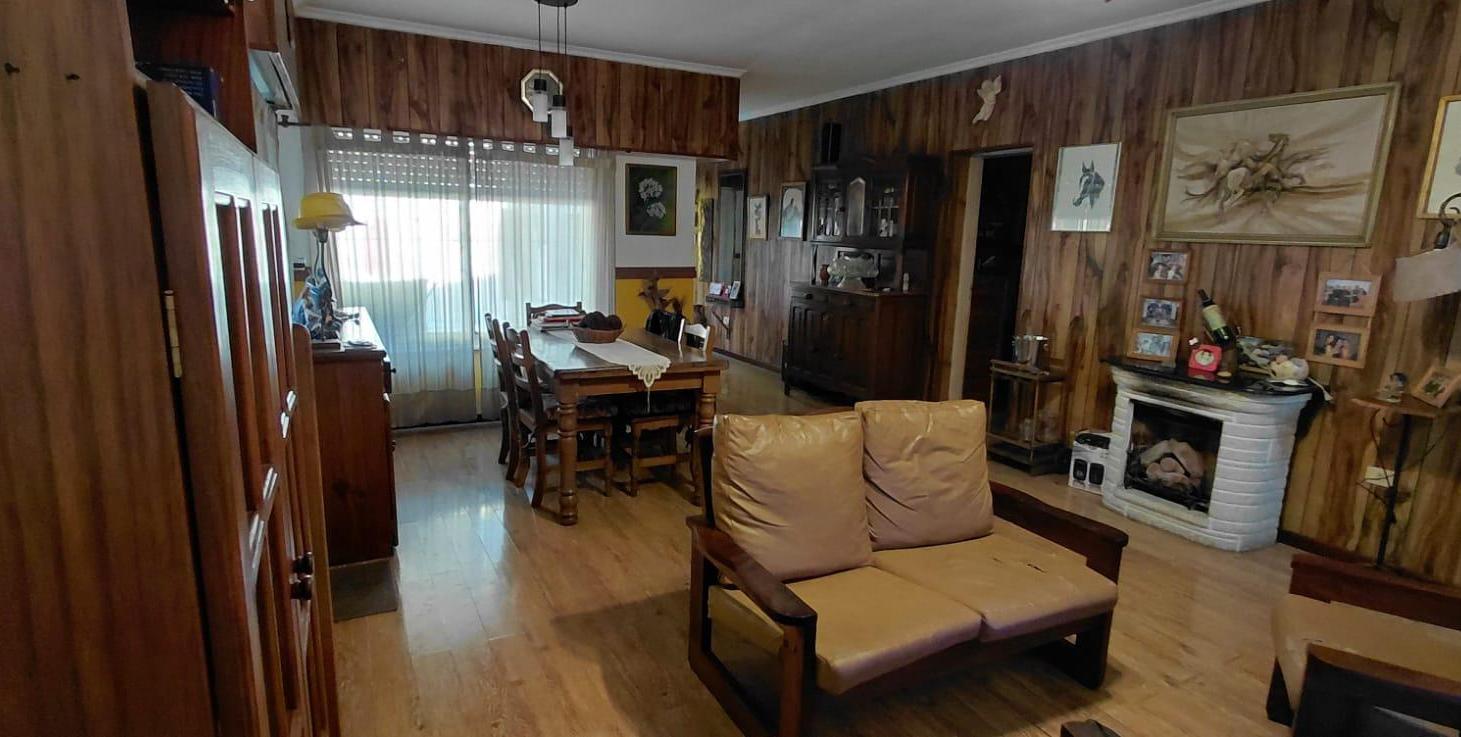 Foto de Excelente casa con jardín en Liniers, imagen 4