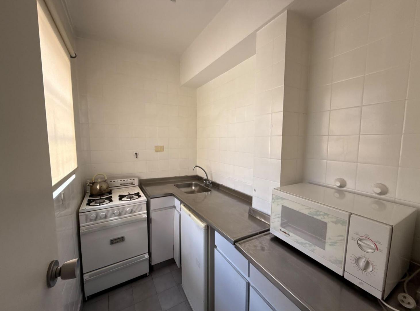Foto de Departamento 2 ambientes amoblado piso alto muy luminoso - Retiro, imagen 4