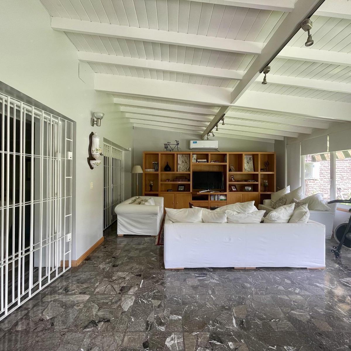 Venta Casa de 6 Ambientes en Florida Mitre 2