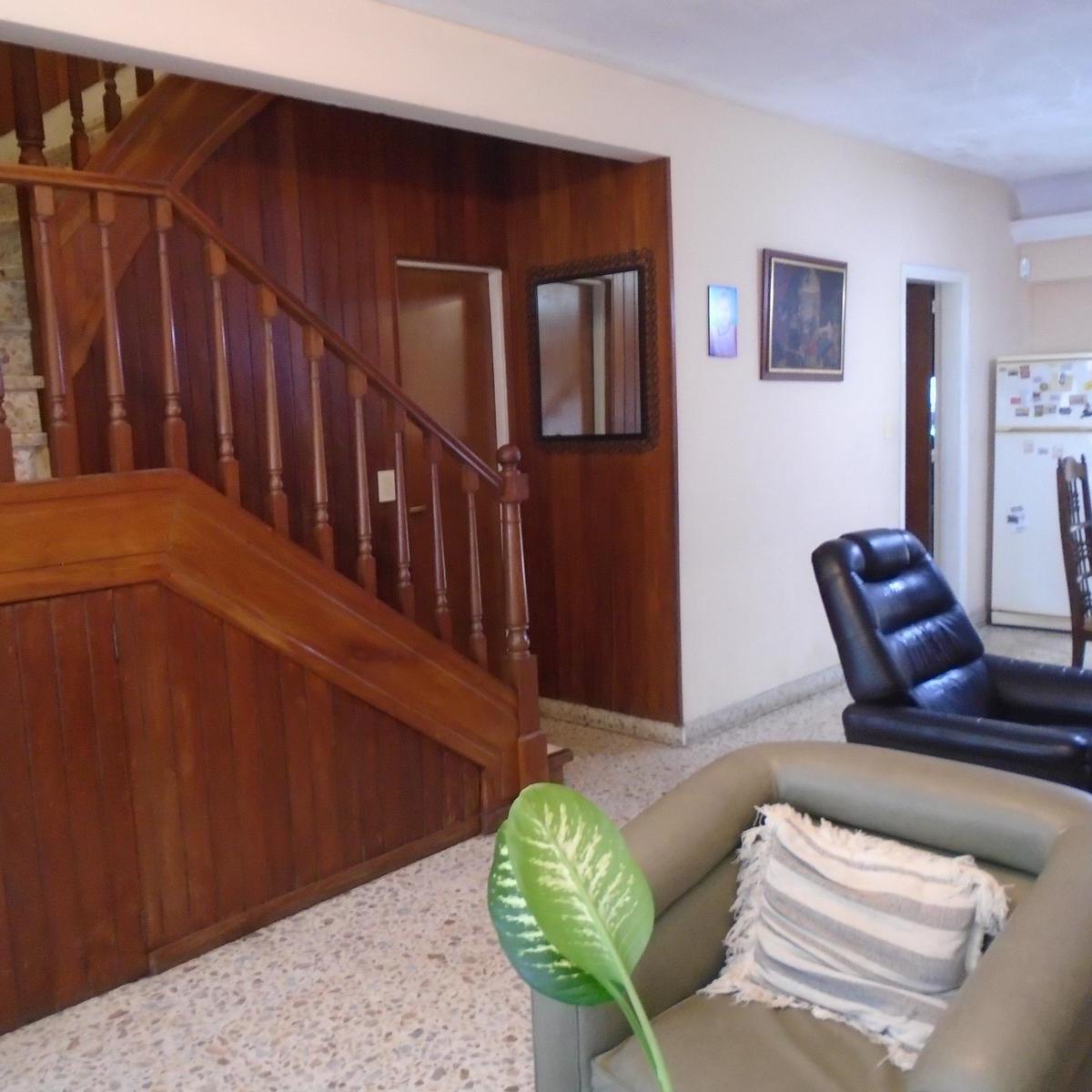 Venta Casa de 6 Ambientes en Olivos 1