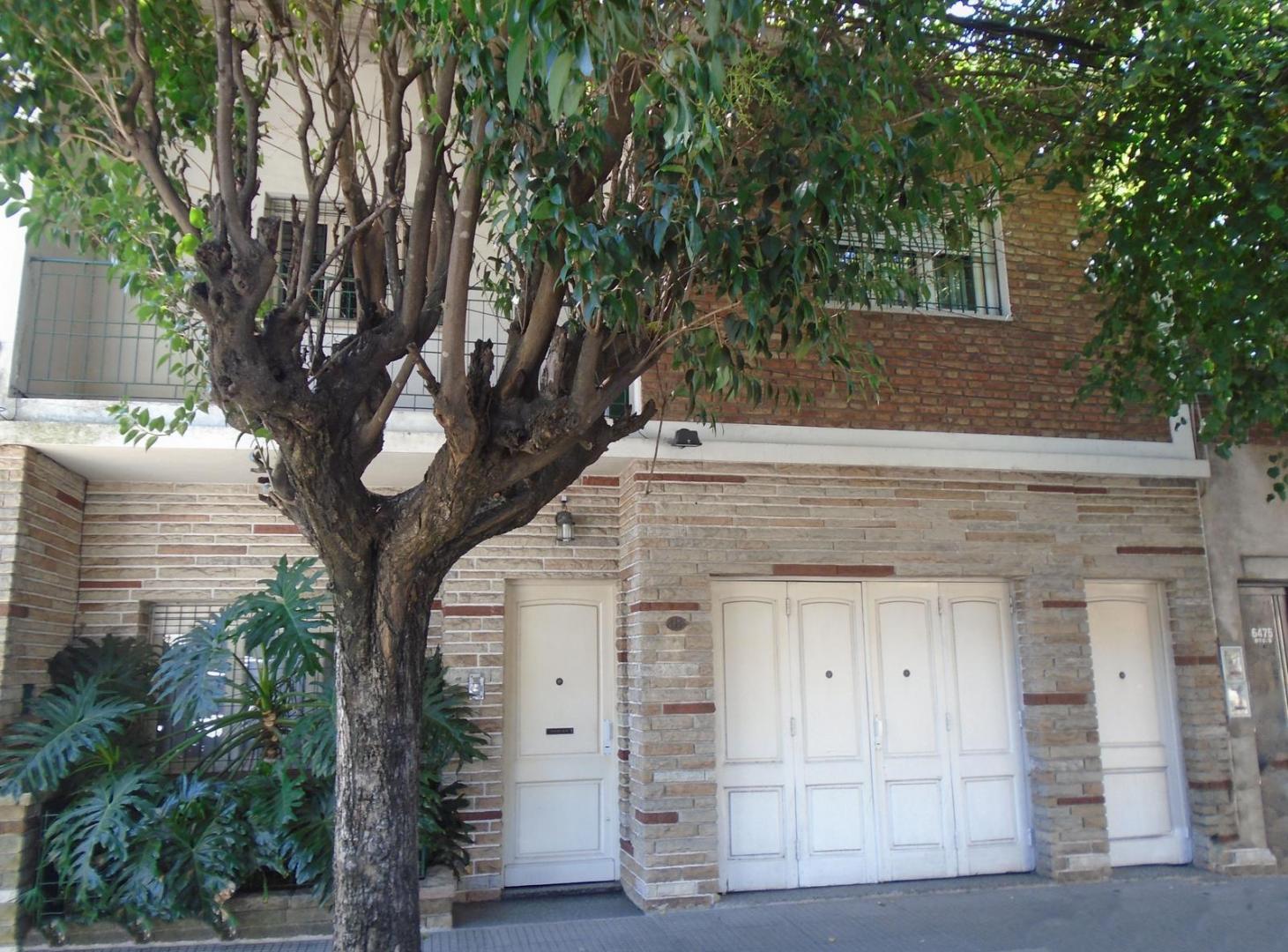 VENTA CASA 5 AMBIENTES EN VILLA ADELINA