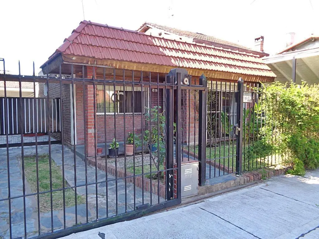 VENTA CASA 3 AMBIENTES EN VILLA ADELINA 3