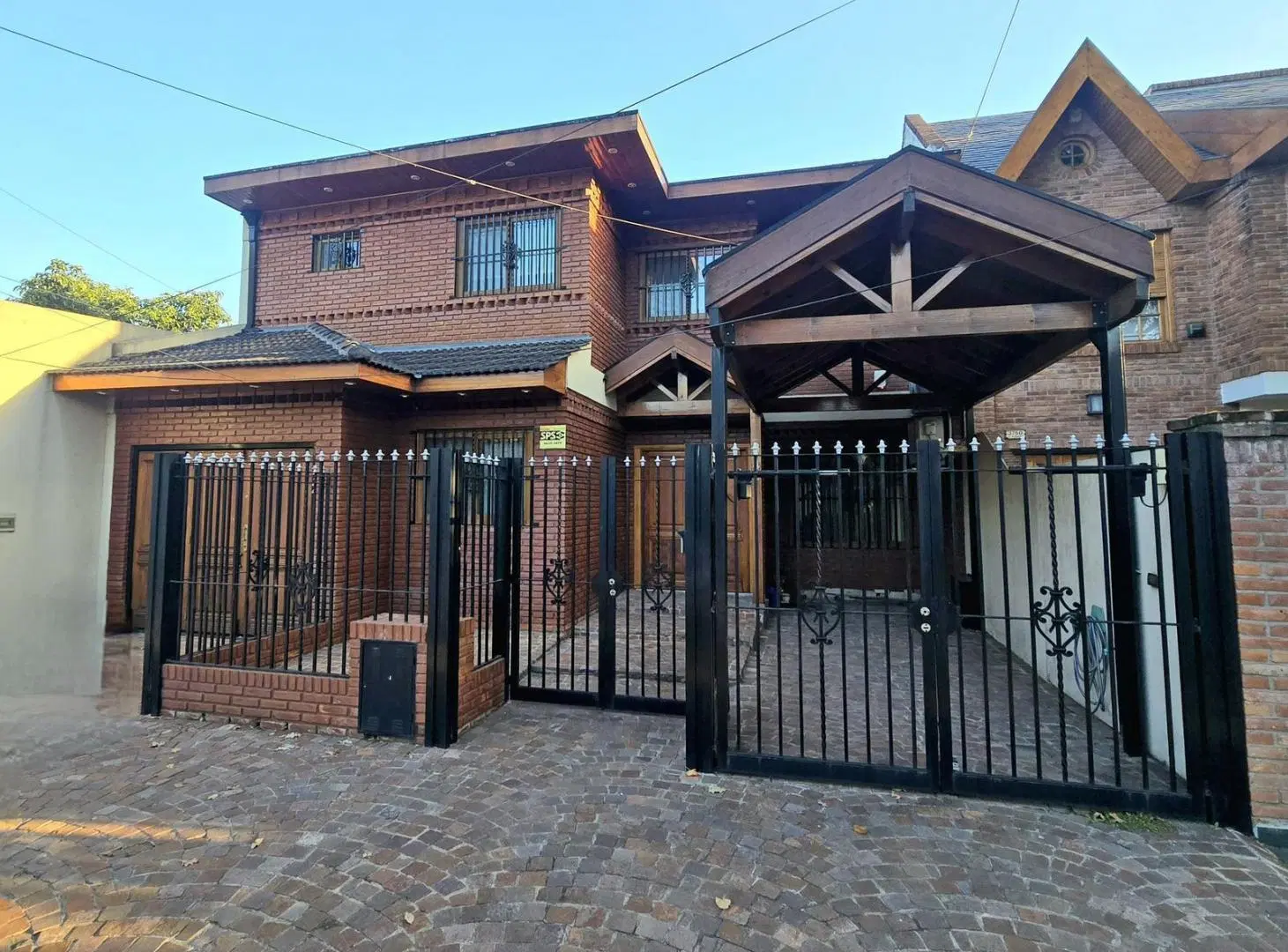 VENTA CASA 5 AMBIENTES EN CARAPACHAY 2