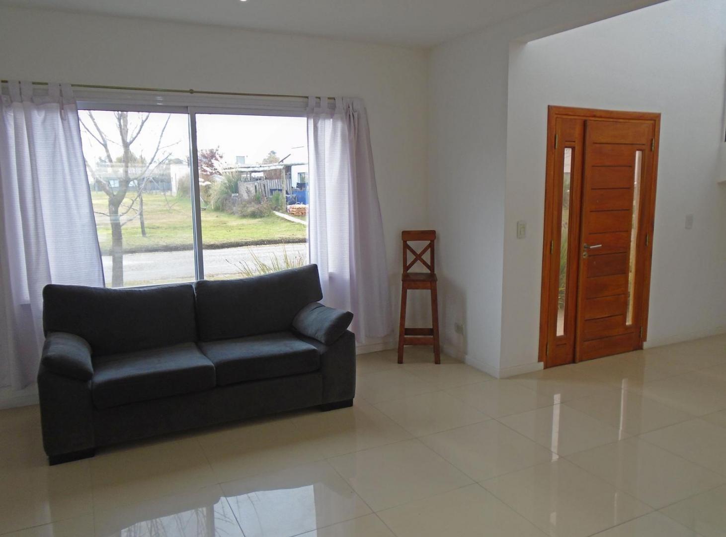 VENTA CASA 4 AMBIENTES EN INGENIERO MASCHWITZ