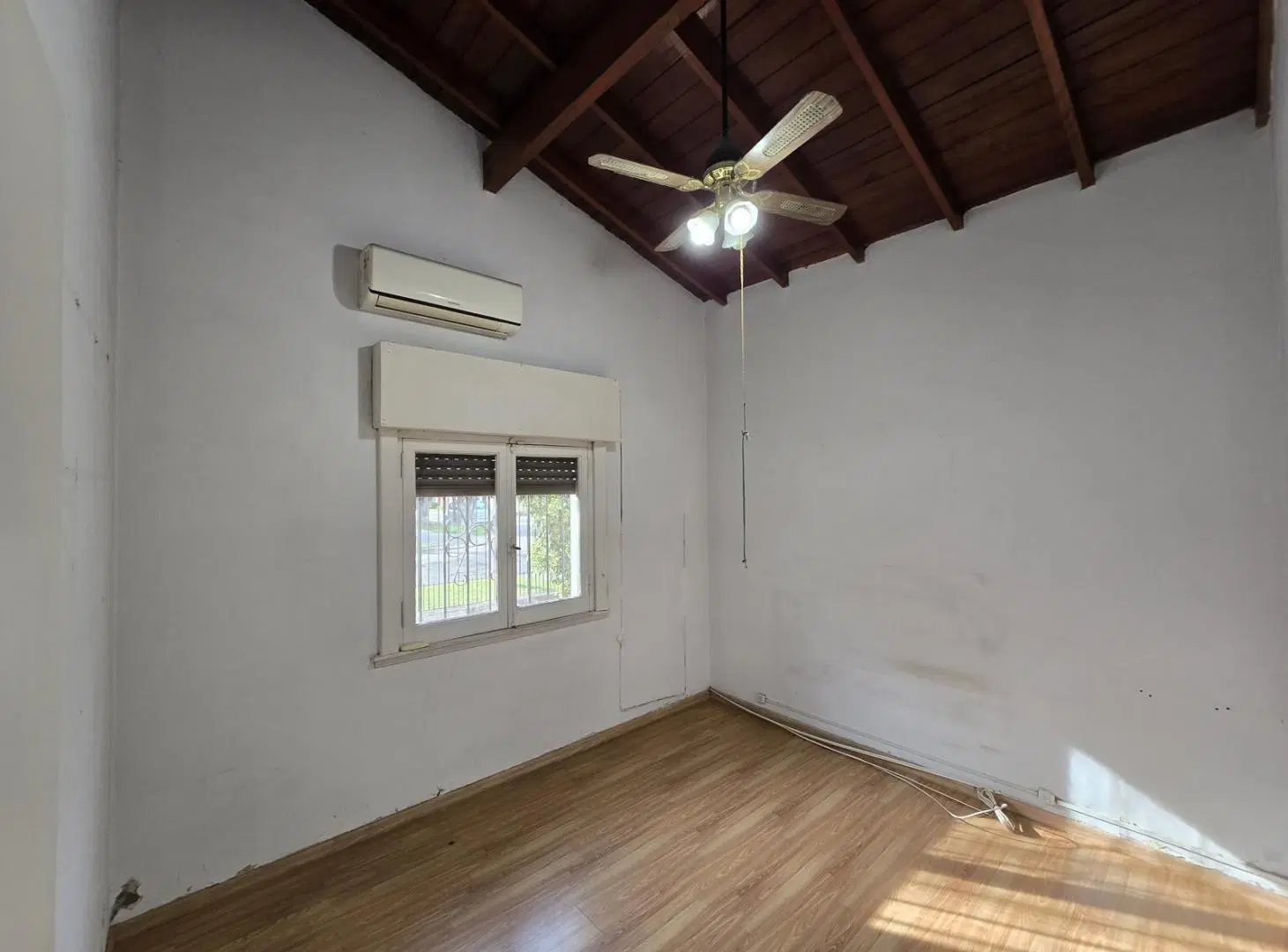 VENTA CASA 3 AMBIENTES EN VILLA ADELINA 5