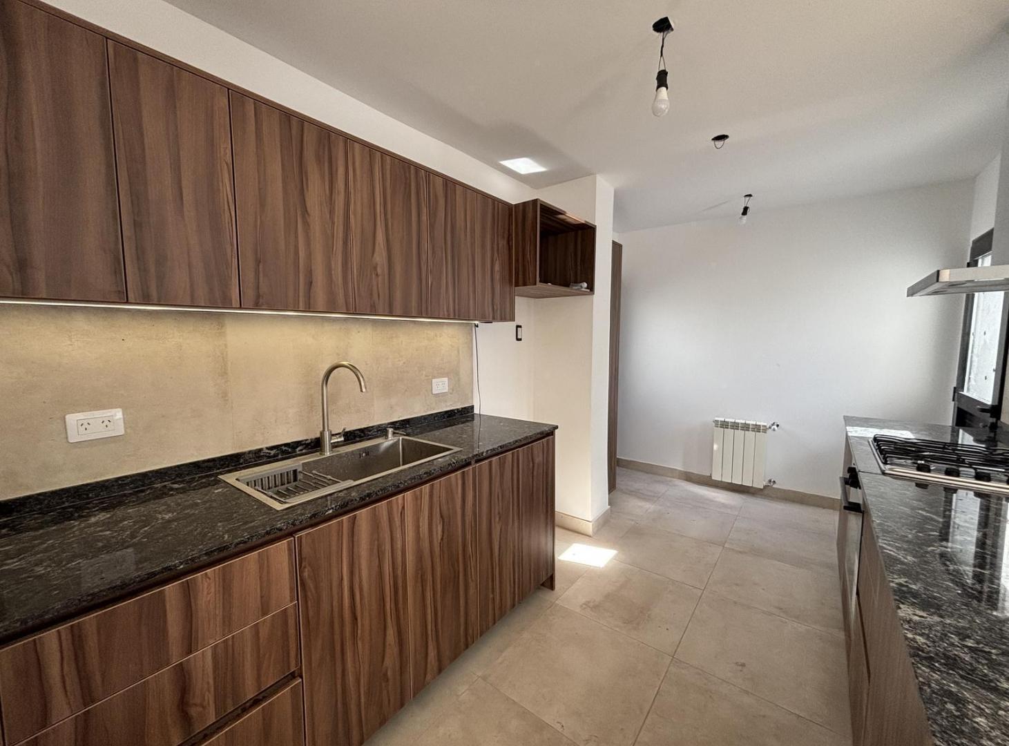 Foto de VENTA CASA 4 AMBIENTES EN MARTÍNEZ, imagen 2