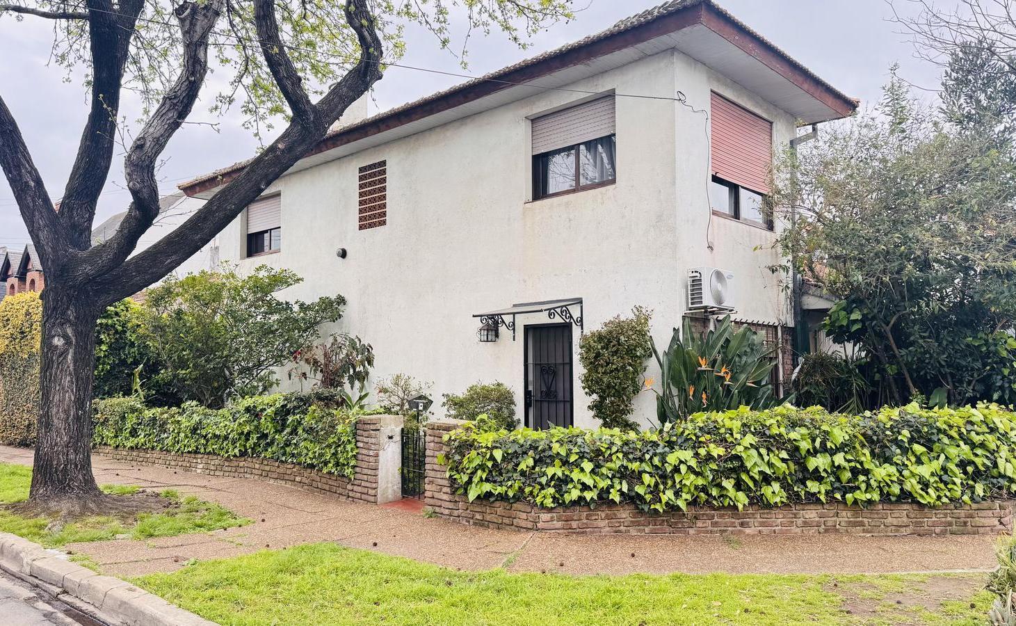 Foto de VENTA CASA 3 AMBIENTES EN MARTÍNEZ, imagen 1